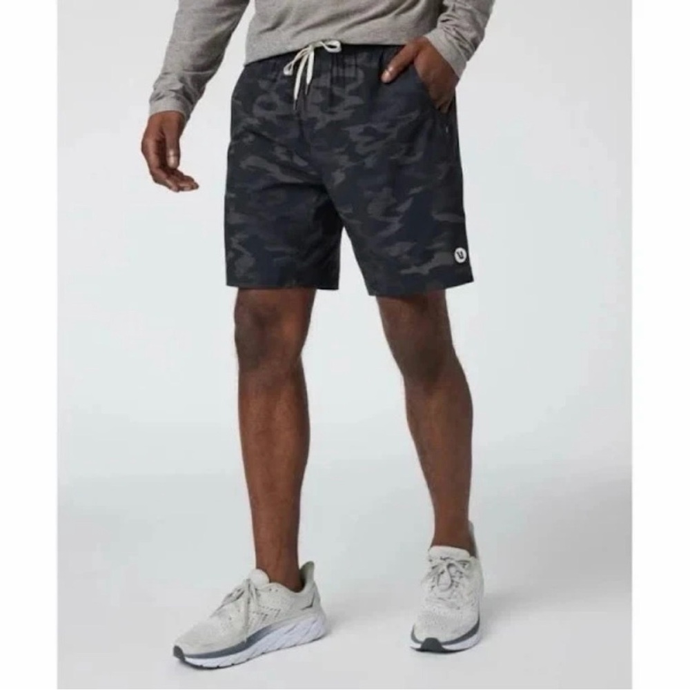 Vuori Lined Shorts Kore Mens Black Gray Camo Size‎ small?